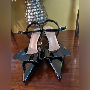 🔥Unbranded Faux Black Patent Leather with Bow! Size: 39 Very stylish!